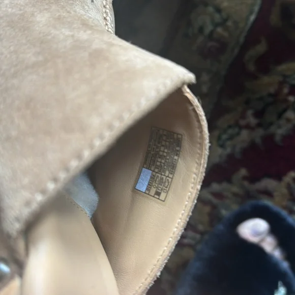 Ugg plush Clogs , brand new size 8 - Picture 3 of 4